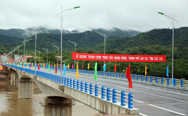 Cầu Giang Đông thành phố Lào Cai